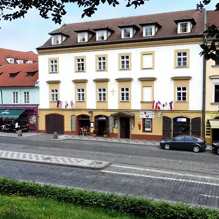 Hotel U Krize Praga Exterior foto