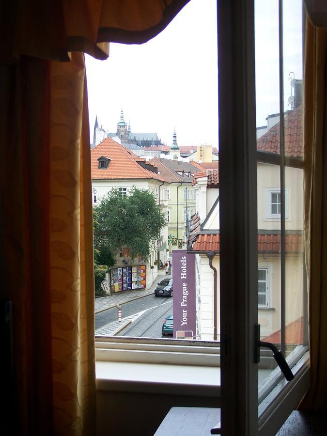 Hotel U Krize Praga Exterior foto